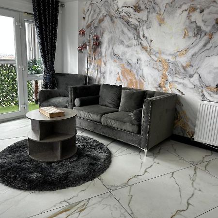 Two Bed Apartment With Balcony Slough,Windsor,Legoland Zewnętrze zdjęcie