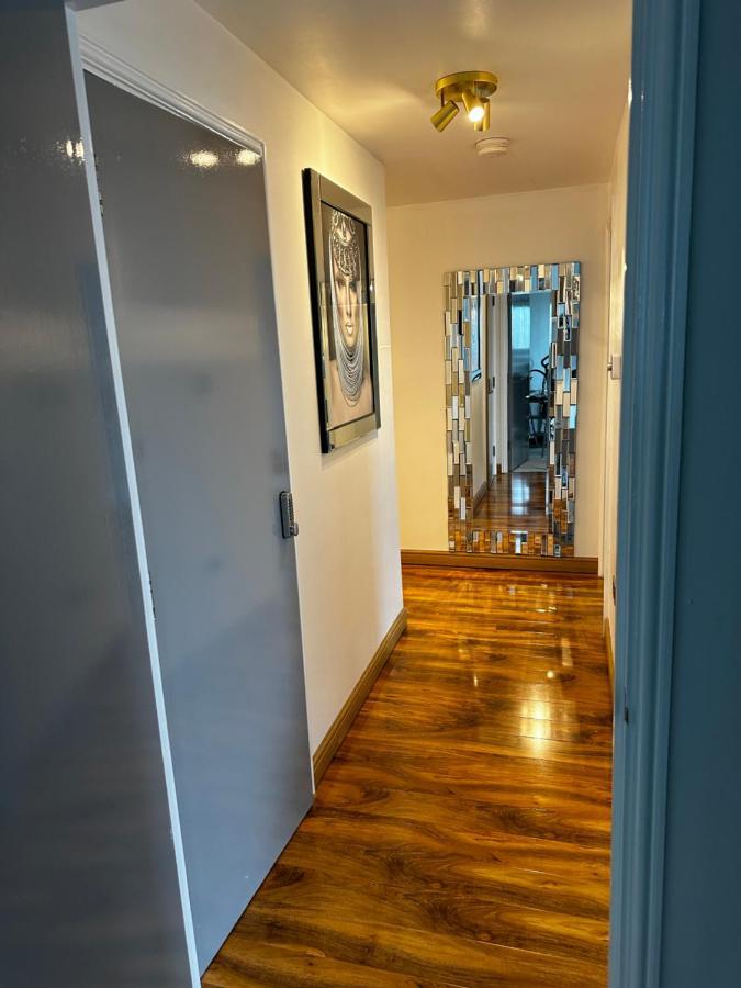 Two Bed Apartment With Balcony Slough,Windsor,Legoland Zewnętrze zdjęcie