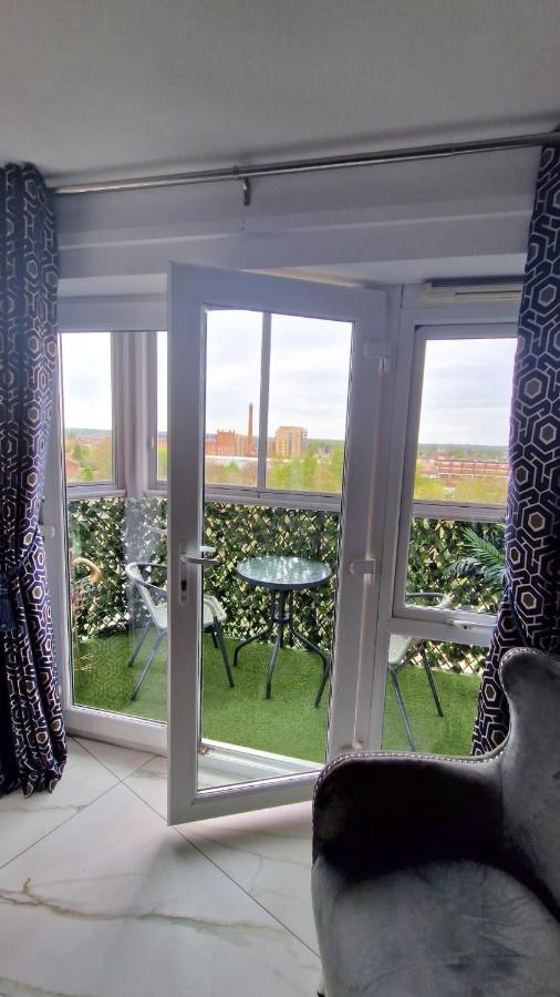 Two Bed Apartment With Balcony Slough,Windsor,Legoland Zewnętrze zdjęcie