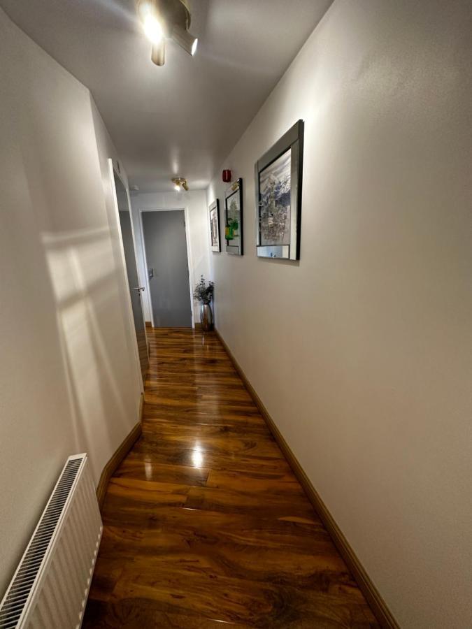 Two Bed Apartment With Balcony Slough,Windsor,Legoland Zewnętrze zdjęcie