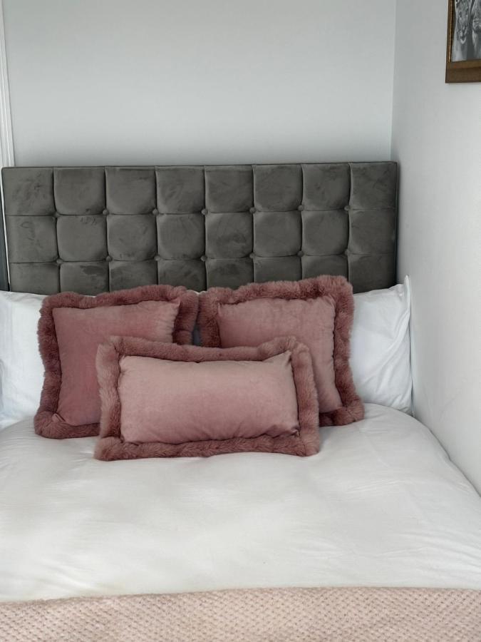 Two Bed Apartment With Balcony Slough,Windsor,Legoland Zewnętrze zdjęcie