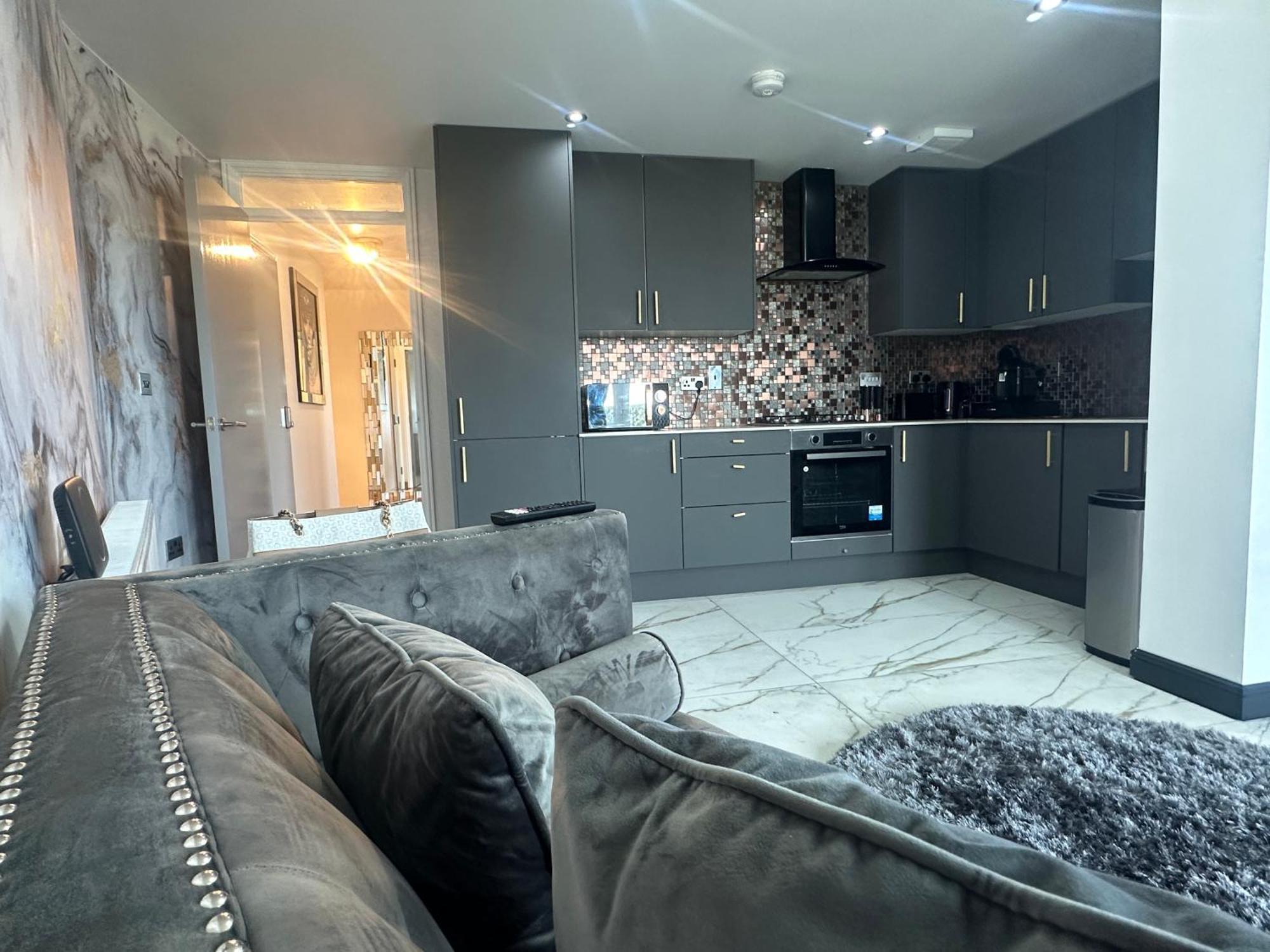 Two Bed Apartment With Balcony Slough,Windsor,Legoland Zewnętrze zdjęcie